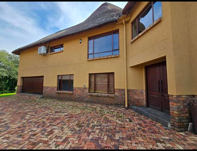 5 BEDROOM HOUSE FOR SALE IN BOSCHENVAAL RIVER FRONT LODGES